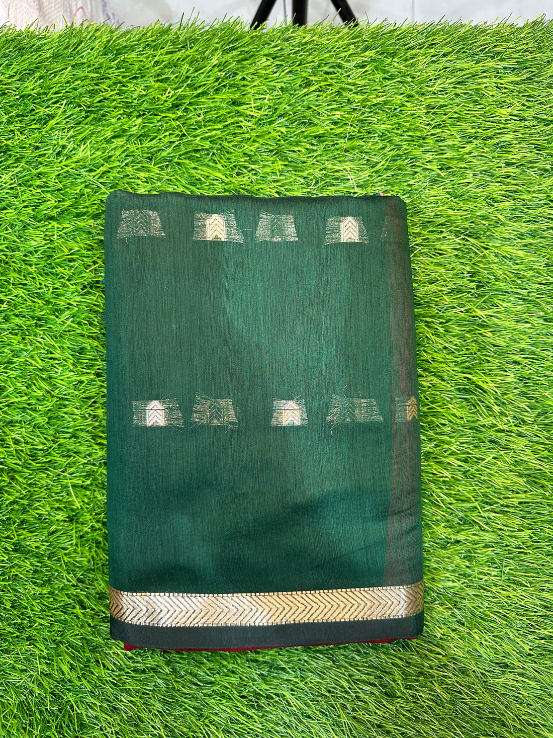 Maheshwari Cotton ( Bottle Green & Red pallu )