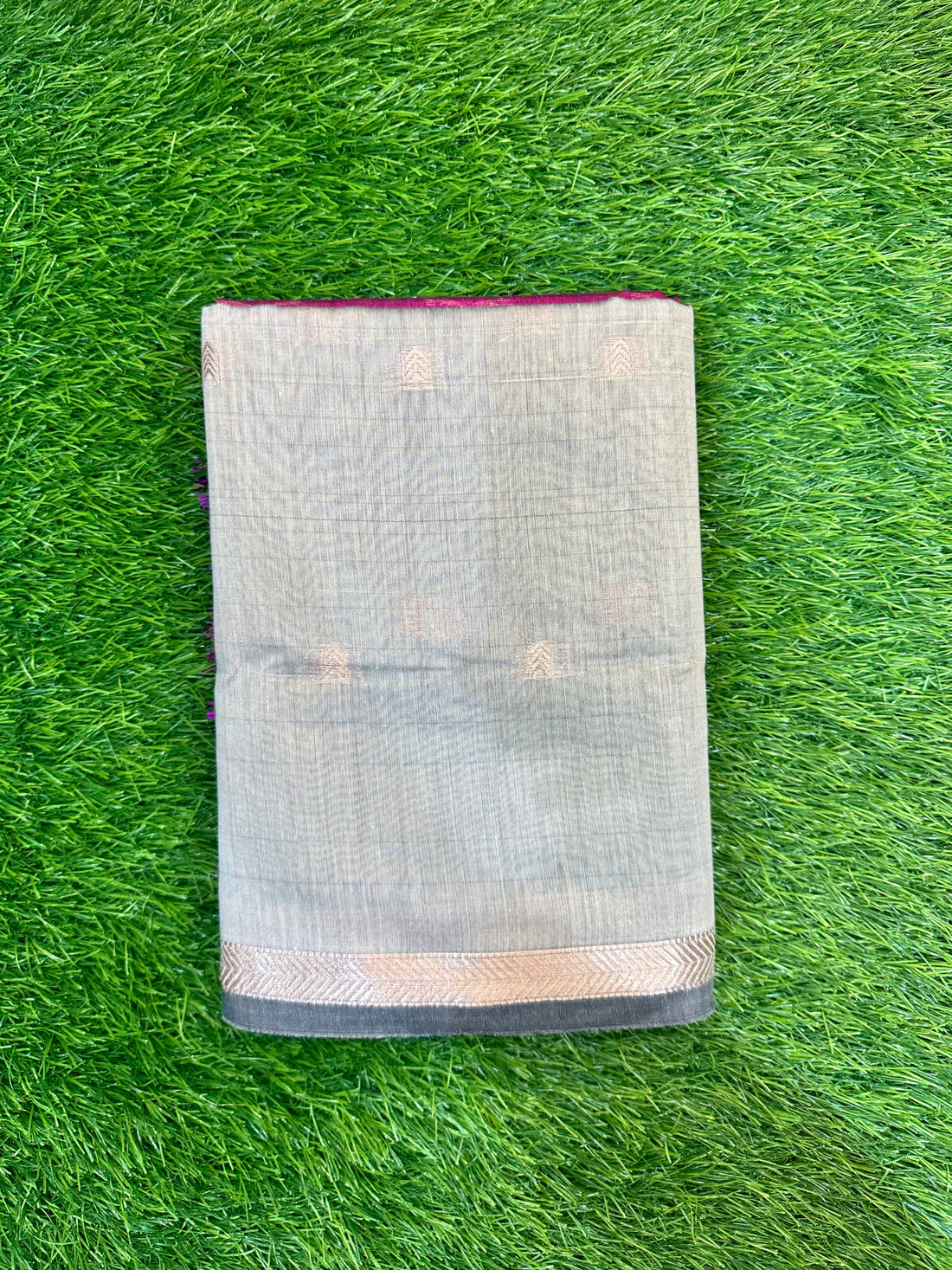 Maheshwari Cotton ( Grey with Rani pink pallu )