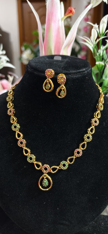 BLOSSOM CIRCLE DESIGN NECKSET