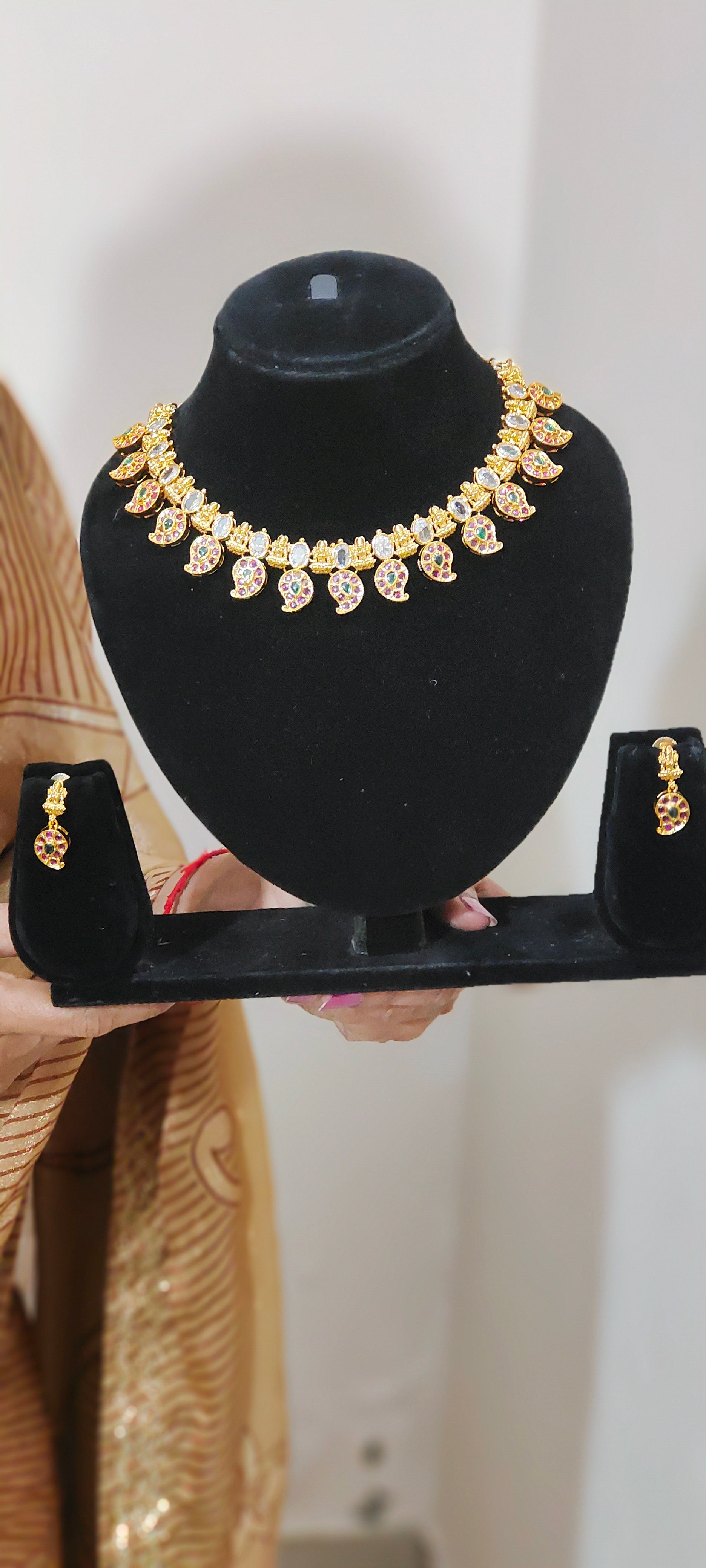 TRADITIONAL MANGO DESGIN NECKSET