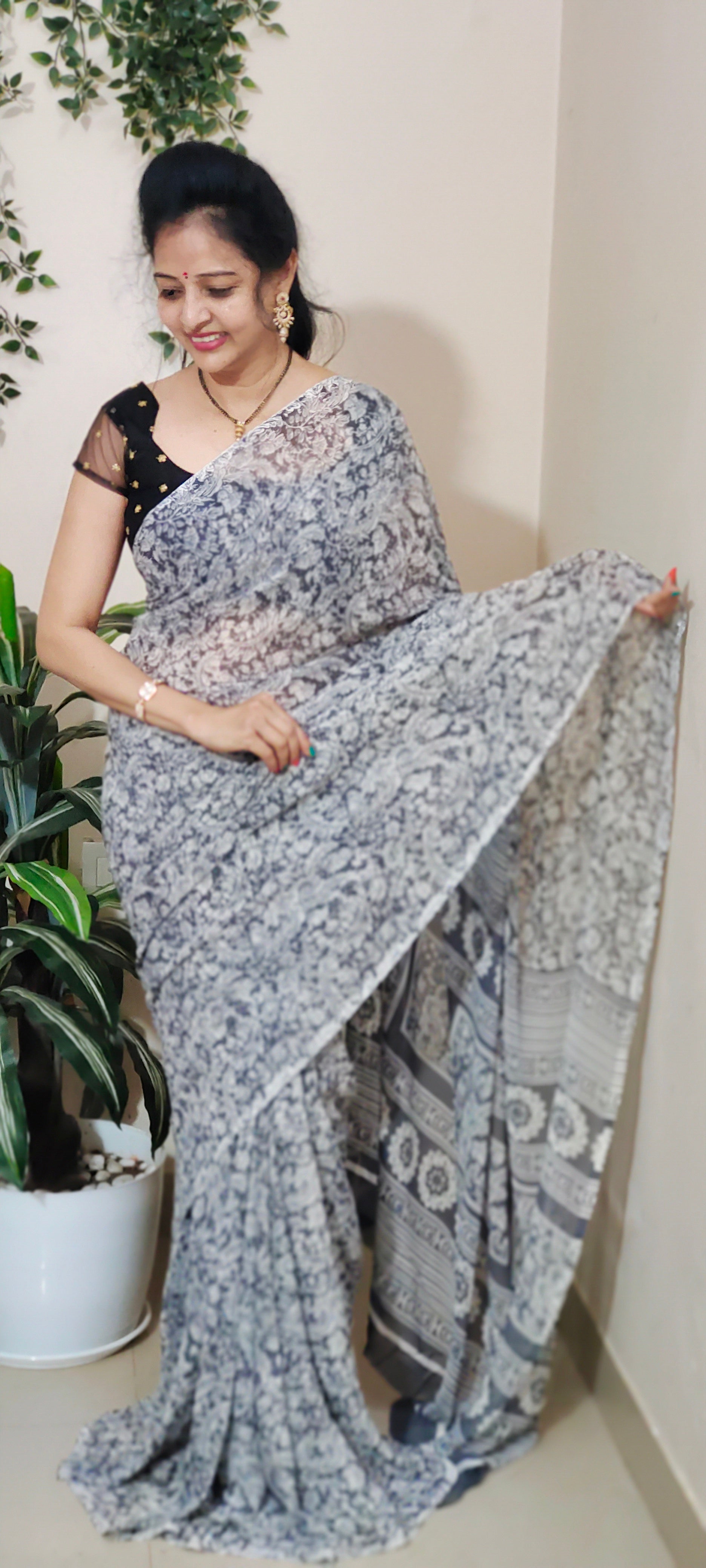 grey colour georgette saree