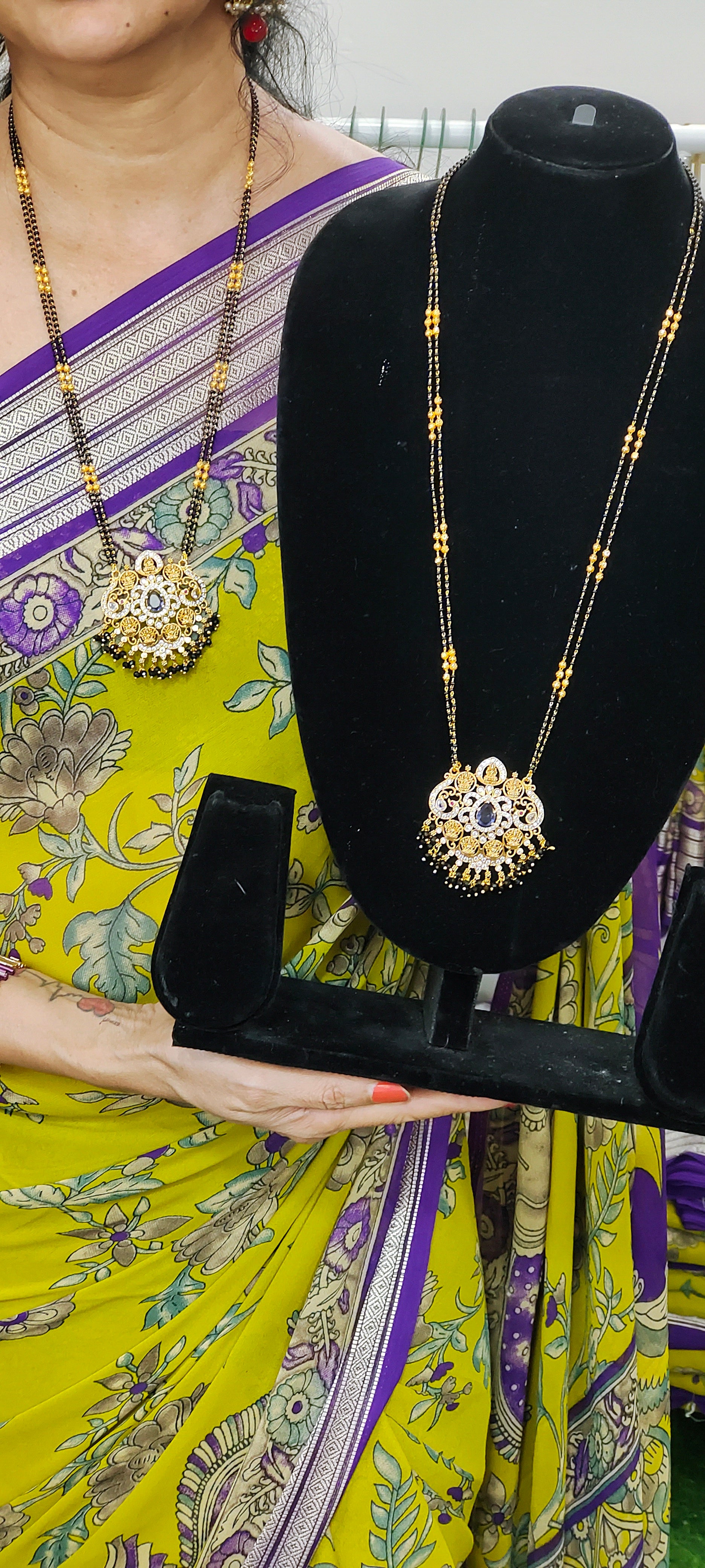 BLACK BEADS N